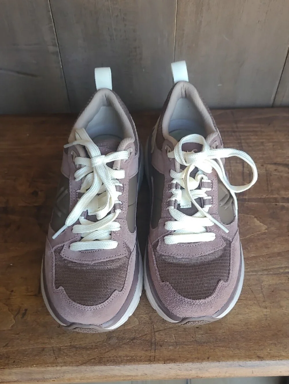 EUC Vionic Sneakers Women's sz 6 WMX Skyline Brown Orthotic Active Shoes